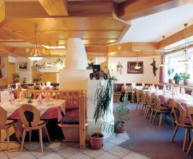 Rakouský hotel Bergland s jídelnou